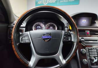 Подержанный автомобиль Volvo XC70 2012 года (15 фото)