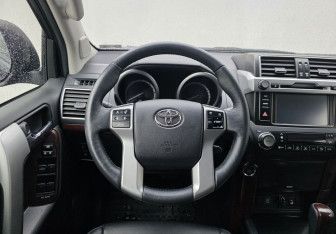 Подержанный автомобиль Toyota Land Cruiser Prado 2017 года (12 фото)