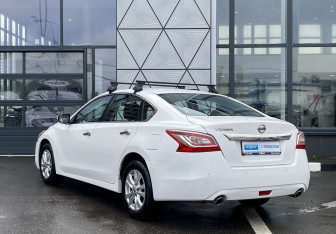 Подержанный автомобиль Nissan Teana 2015 года (7 фото)
