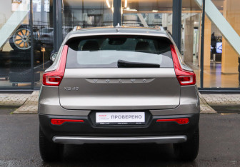 Подержанный автомобиль Volvo XC40 2021 года (5 фото)
