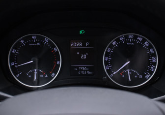 Подержанный автомобиль Skoda Octavia Liftback 2010 года (12 фото)