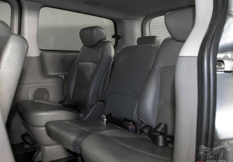 Подержанный автомобиль Hyundai Grand Starex 2014 года (15 фото)