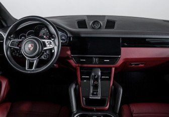 Подержанный автомобиль Porsche Cayenne 2019 года (12 фото)