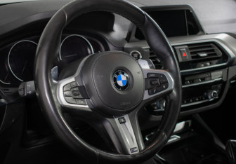 Подержанный автомобиль BMW X3 2018 года (14 фото)