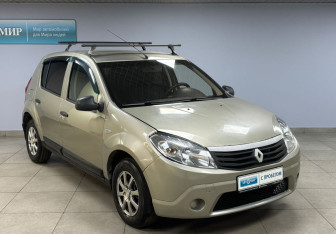Подержанный автомобиль Renault Sandero 2011 года (3 фото)