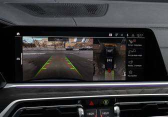 Подержанный автомобиль BMW X7 2022 года (21 фото)