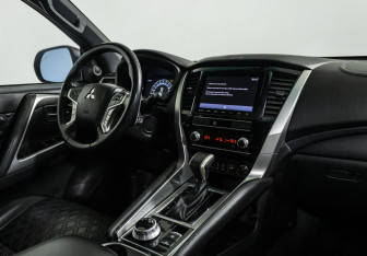 Подержанный автомобиль Mitsubishi Montero Sport 2022 года (9 фото)