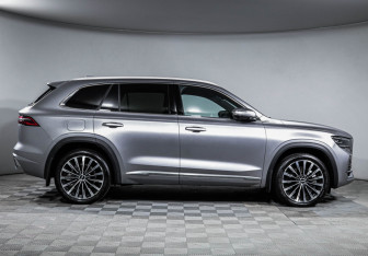 Подержанный автомобиль Geely Monjaro 2025 года (4 фото)