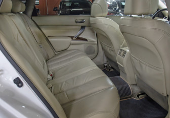 Подержанный автомобиль Nissan Teana 2012 года (11 фото)