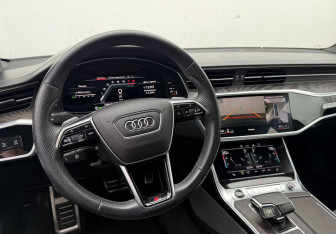Подержанный автомобиль Audi A7 2021 года (16 фото)