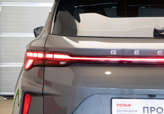 Подержанный автомобиль Geely Coolray 2023 года (36 фото)