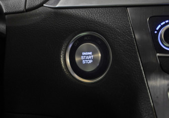 Подержанный автомобиль Genesis G80 2017 года (22 фото)