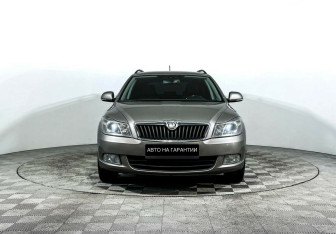Подержанный автомобиль Skoda Octavia Wagon 2013 года (2 фото)