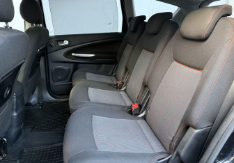 Подержанный автомобиль Ford S-MAX 2011 года (11 фото)