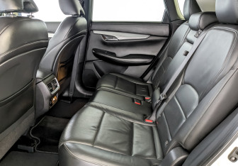 Подержанный автомобиль Infiniti QX50 2018 года (12 фото)