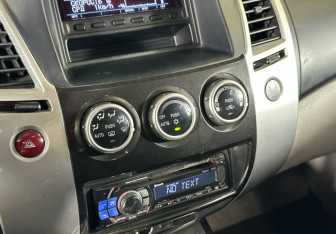 Подержанный автомобиль Mitsubishi Pajero Sport 2013 года (15 фото)