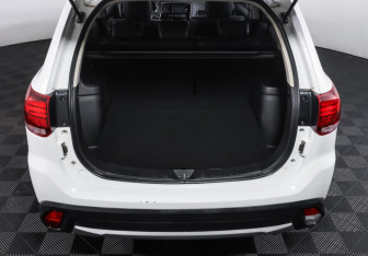 Подержанный автомобиль Mitsubishi Outlander 2015 года (10 фото)