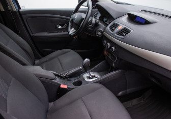 Подержанный автомобиль Renault Fluence 2011 года (9 фото)