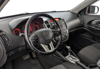 Подержанный автомобиль Kia Ceed Hatchback 2011 года (15 фото)