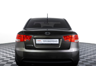 Подержанный автомобиль Kia Cerato Sedan 2011 года (6 фото)
