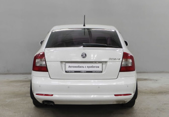 Подержанный автомобиль Skoda Octavia Liftback 2012 года (6 фото)
