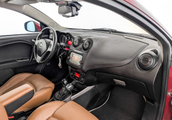 Подержанный автомобиль Alfa Romeo MiTo 2014 года (11 фото)