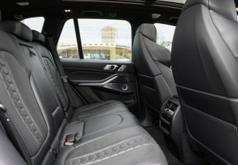 Подержанный автомобиль BMW X5 M 2020 года (12 фото)