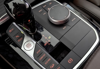 Подержанный автомобиль BMW X4 2022 года (21 фото)