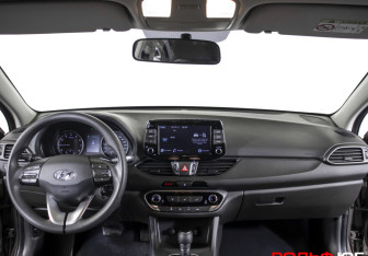 Подержанный автомобиль Hyundai i30 Hatchback 2022 года (12 фото)
