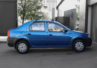 Подержанный автомобиль Renault Logan Sedan 2009 года (4 фото)