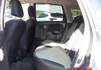 Подержанный автомобиль Nissan Note 2011 года (8 фото)