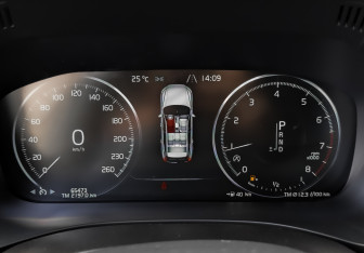 Подержанный автомобиль Volvo XC60 2019 года (16 фото)