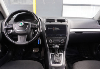 Подержанный автомобиль Skoda Octavia Liftback 2011 года (12 фото)