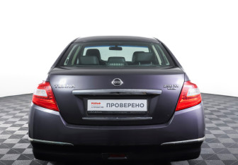 Подержанный автомобиль Nissan Teana 2010 года (6 фото)