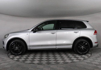 Подержанный автомобиль Volkswagen Touareg 2012 года (8 фото)