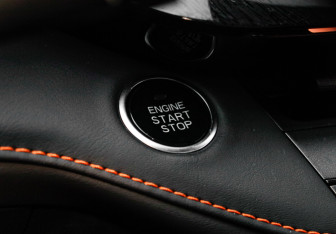 Подержанный автомобиль Changan UNI-V 2023 года (29 фото)