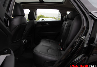 Подержанный автомобиль Kia Sportage 2024 года (8 фото)