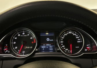 Подержанный автомобиль Audi RS 5 Coupe 2010 года (11 фото)