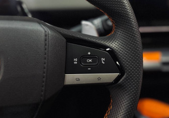 Подержанный автомобиль Changan UNI-V 2023 года (21 фото)