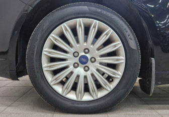 Подержанный автомобиль Ford Mondeo Sedan 2015 года (12 фото)