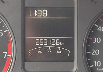 Подержанный автомобиль Volkswagen Polo Sedan 2015 года (14 фото)