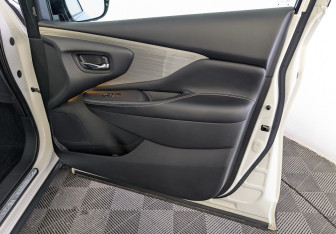 Подержанный автомобиль Nissan Murano Suv 2022 года (26 фото)