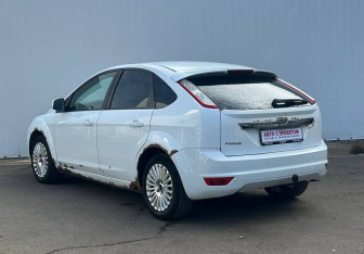 Подержанный автомобиль Ford Focus Hatchback 2008 года (7 фото)