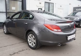 Подержанный автомобиль Opel Insignia Liftback 2010 года (7 фото)