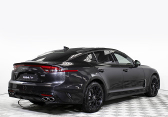 Подержанный автомобиль Kia Stinger 2021 года (5 фото)