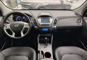 Подержанный автомобиль Hyundai ix35 2011 года (9 фото)
