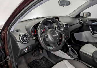 Подержанный автомобиль Audi A1 2012 года (16 фото)