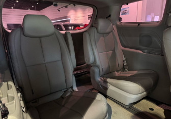 Подержанный автомобиль Kia Carnival 2018 года (12 фото)