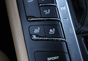 Подержанный автомобиль Porsche Macan 2017 года (26 фото)