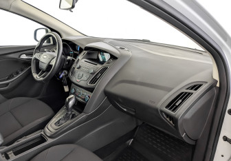 Подержанный автомобиль Ford Focus Hatchback 2018 года (10 фото)